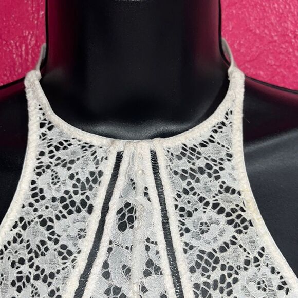 Victoria’s Secret. Very Sexy bralette. Size medium. Off white. - Picture 4 of 13